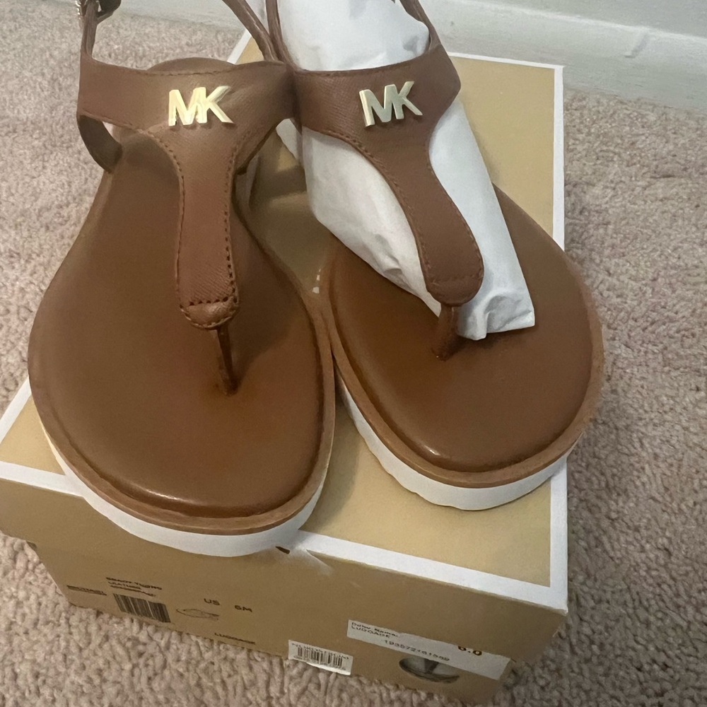 Michael Kors brand new Brady thong sandals size 6